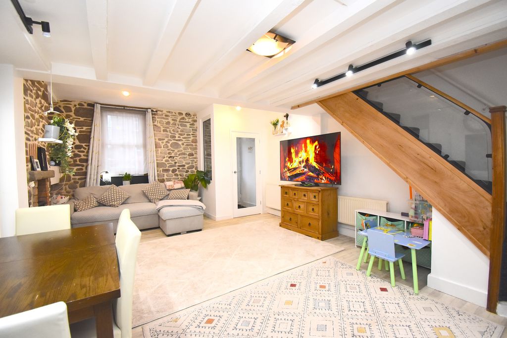 Sitting/Dining Room- click for photo gallery